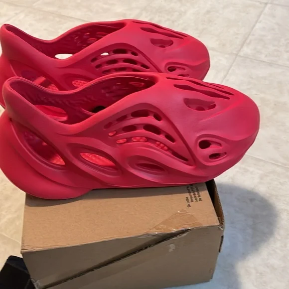 Adidas Yeezy Foam Runners men’s size 10
